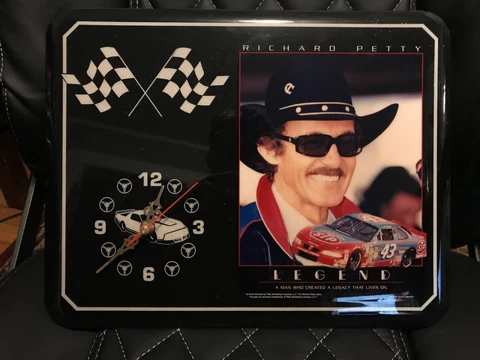 Vintage (1998) Sports Memories Richard Petty Plaque Clock Cover