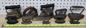 Bonito Lote Antiguo De Colección de 10 Hierros Triste Fundidos y Miniatura Manijas de Madera EE. UU. Planas - Imagen 1 de 13