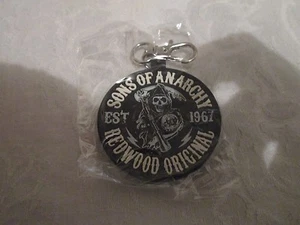 Sons of Anarchy Mezco Llavero de Goma Llavero Clip Redwood Original - Imagen 1 de 2