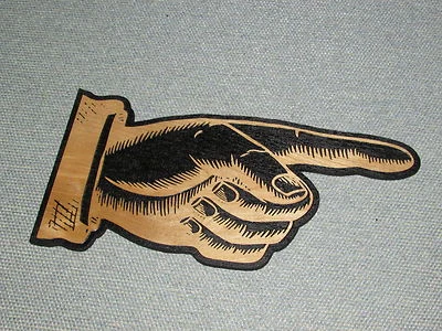 Placa de parede grande 12" dedo apontador direito madeira homem arte caverna - Imagem 1 de 3