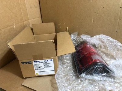 Conjunto de luz trasera - regular TYC 11-3192-01 para Dodge Dakota 88-96 Foto 1 de 4