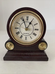 Bombay Company Marrón Analógico Esfera Blanca Cuarzo Arqueado Abrigo Reloj de Escritorio 4” - Imagen 1 de 6
