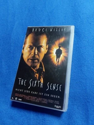 THE SIXTH SENSE mit Bruce Willis, Haley Joel Osment, VHS Constantin Video, 2000. - Bild 1 von 4
