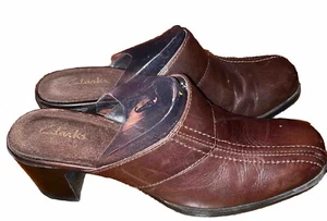 Clarks Damengröße 7 braun Leder 2" Absatz Pantoletten Pantoletten Clogs bequeme Schuhe - Bild 1 von 7
