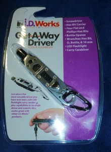 Nuovo in confezione: ID Works GET-A-WAY DRIVER multiutensili e torcia elettrica con moschettone di trasporto - Foto 1 di 3