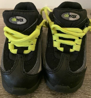 Nike Air Max Zapatillas para Niños Pequeños EE. UU. Talla 4C Negras con Acentos Grises y Verdes Foto 1 de 4