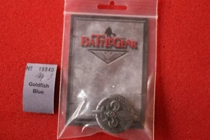 Battlegear Bulldog Hebillas Juegos Taller Hermanas de Batalla Pin Insignia Nuevo en Caja Nuevo - Imagen 1 de 3