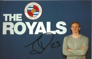 READING: JON DADI BODVARSSON SIGNED 6x4 PORTRAIT PHOTO+COA - Picture 1 of 1