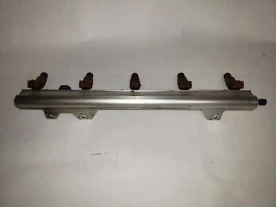 Fuel Rail with Injectors - 2004 Volvo S80 - P/N Unknown - Imagem 1 de 4