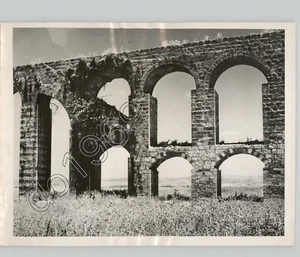 Ruinas de ANTIGUO ACUEDUCTO de Turcos en TEL AVIV Israel DE COLECCIÓN 1955 Foto de Prensa - Imagen 1 de 2
