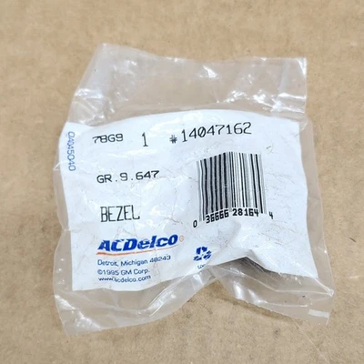 84-87 C4 Corvette Power Radio Antena Bisel Superior Tornillo en Sello Bisel Roscado Nuevo de Lote Antiguo Foto 1 de 3