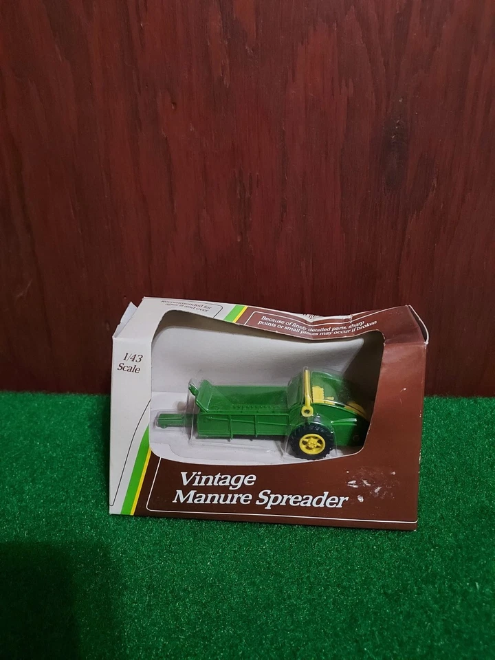 1/43 Vintage Manure Spreader, John Deere - Image 1 of 1