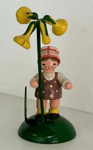Niña de las flores niño de las flores con flor clave de KWO Erzgebirge 1094/23 - Imagen 1 de 5