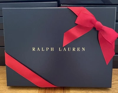 "Caja de regalo Ralph Lauren con cinta roja 12,75"" X 9,25"" X 1,5""" Foto 1 de 3