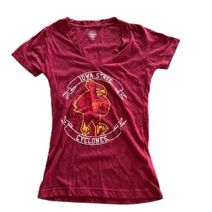 Camiseta para mujer roja ISU cuello en V pequeña - Imagen 1 de 2