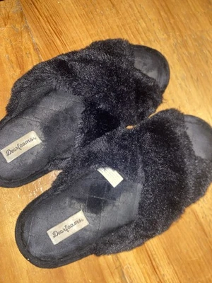 Dearfoams woman’s Black Fuzzy Thong Slippers Size large-9-10 Black - Image 1 of 4