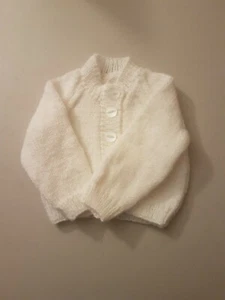 Round neck white cardigan with 5 buttons 6-9 months. - Picture 1 of 2