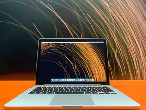 Apple MacBook Pro 13" Laptop Retina / 256GB SSD / Core i5 Turbo SEQUOIA - Picture 1 of 16