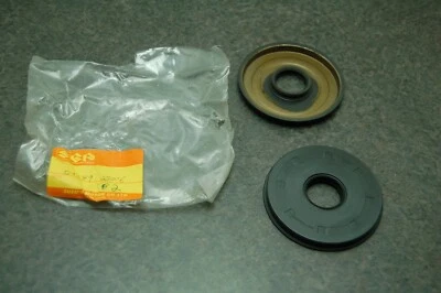 Sello de aceite del cigüeñal genuino Suzuki 09289-25006 2 NOS (CANTIDAD-2) 1972-1977 GT750 Foto 1 de 4