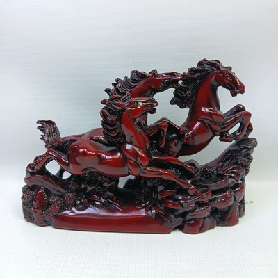 Figura escultura galopante de colección 3 caballos salvajes corriendo resina roja mandarina  Foto 1 de 4