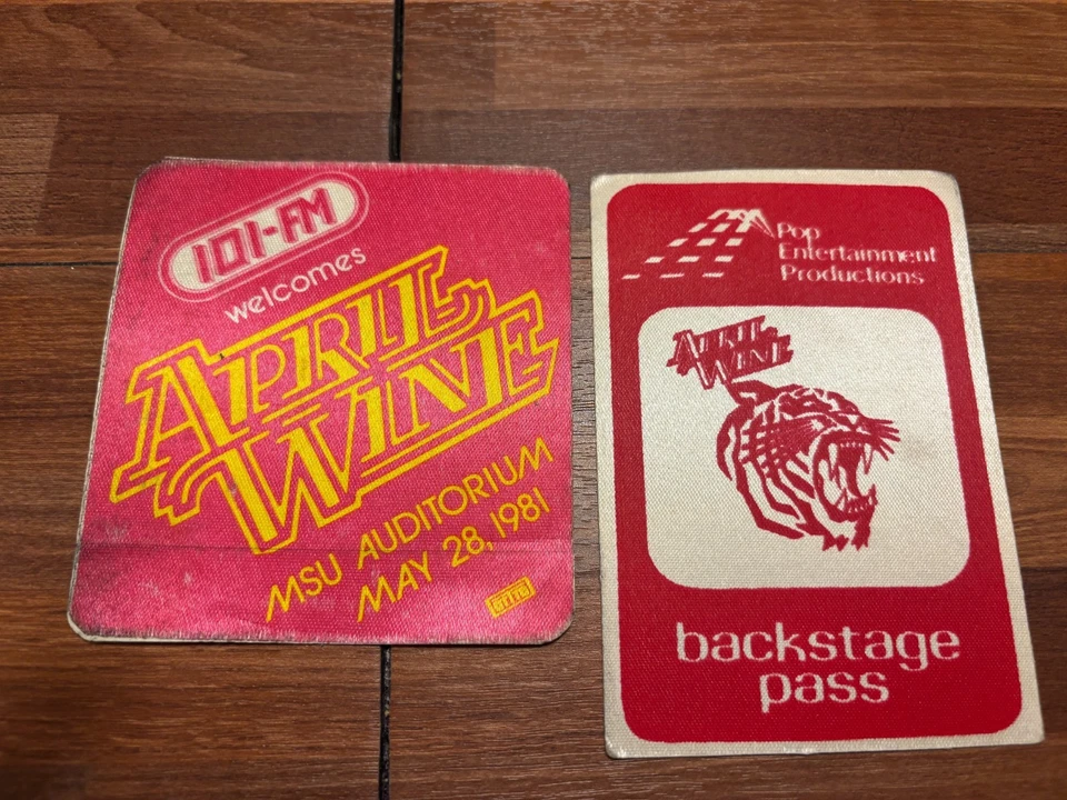 RARO 1981 2 PASES BACKSTAGE PASS VINO DE ABRIL Foto 1 de 1