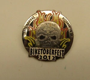 Dayton Beach Bike Week Biketoberfest 2012 Calavera Llamas Redondo Elevado Pin Back Art - Imagen 1 de 2