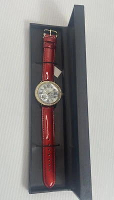 Nuevo En Caja Reloj Chismes en 6" - 7.75" Correa De Cuero Rojo En Caja Foto 1 de 4