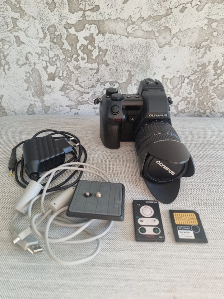 Olympus Camedia E-10 Digitalkamera + 35–140mm Objektiv + Zubehörpaket | SD-Karte - Bild 1 von 4