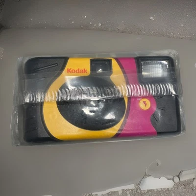 Kodak PowerFlash 800 35mm Single Use Disposable Film Camera 27 Exp Shots - Image 1 of 4