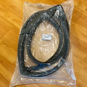 for Toyota Corolla TE71 TE72 AE71 Liftback rear windshield weatherstrip seal - Picture 1 of 7