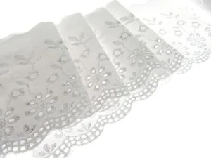 Scalloped Flat White Broderie Anglaise with Daisy Flowers - 100mm - 3442 - Picture 1 of 14
