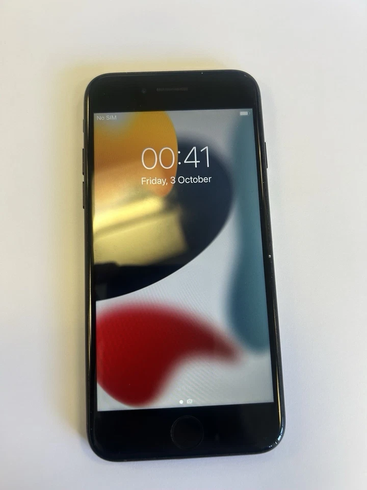 Apple iPhone 7 schwarz 32GB Fabrik entsperrt Ohne Simlock SIM frei - Bild 1 von 1