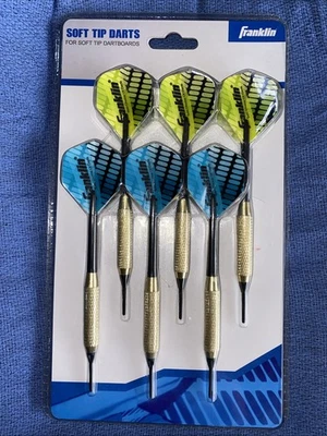 Dardos de lanzamiento de punta suave Franklin - Nuevos en embalaje - Paquete de 6 plumas amarillas/azules Foto 1 de 3