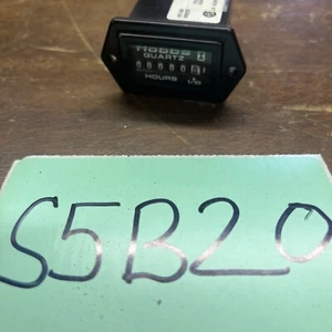 HONEYWELL/HOBB QUARTZ Hour Meter 85100 Time Totalizer 32 Volts 2 screw - Picture 1 of 2