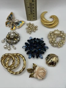Lot Of 9 Vintage Brooch Pin Emmons, Monet & Unmarked - Picture 1 of 13