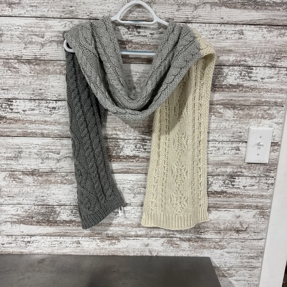 Bufanda Gap Cable Larga Suave Nueva con Etiquetas Para Mujer Gris y Blanco Talla Única Nueva Con Etiquetas Nueva Foto 1 de 4