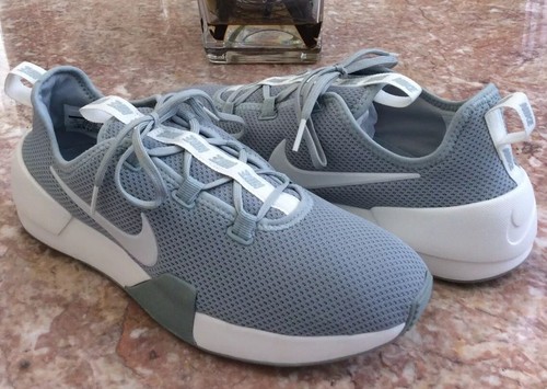 Scarpe da corsa Nike Ashin moderne da donna grigie bianche taglia 11 #AJ8799 001 usate in ottime condizioni