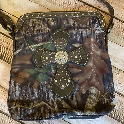 Bandolera BLAZIN ROXX Western camuflaje con cruz brillante y tachuelas Foto 1 de 4