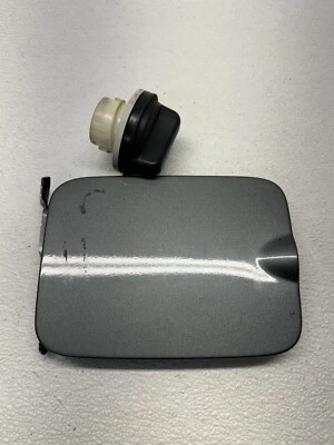 Дверца топливного бака 2008 - 2009 NISSAN PATHFINDER серебристая G8830ZS3MA OEM 242001 - Изображение 1 из 4