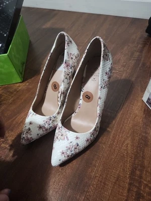 Call It Spring Mujer Talla 8 VEGANO Imitación Cuero Guijarro Floral Punta Tacones Foto 1 de 4