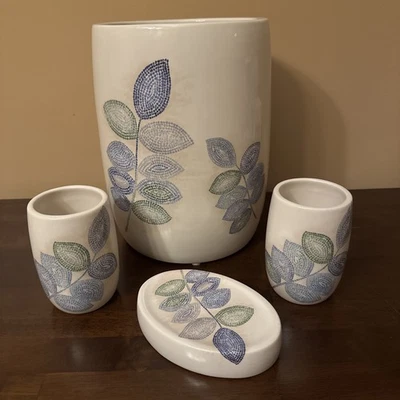 Croscill Mosaico Hojas Papelera, Jabonera y Vasos Foto 1 de 4