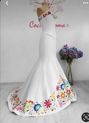 Vintage Wedding Dresses Mexcian Flower Embroideried Satin Mermaid Bridal Gowns - Image 1 of 4