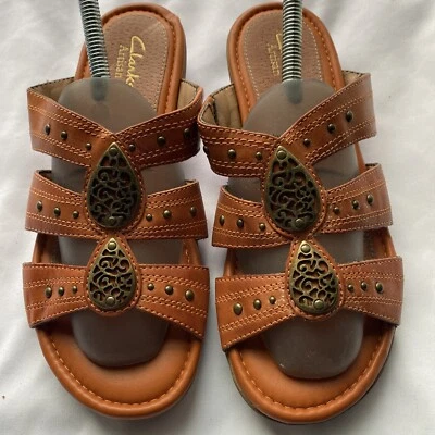 Sandalias Clarks Artesanales Slides Mules Doble Latón Acentos Tachuelas Naranja Quemado 6.5 Foto 1 de 4