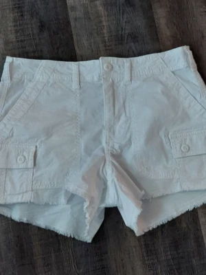 Nuevo con etiquetas Nuevo Pantalones Cortos AMERICAN EAGLE Para Mujer Talla 4 Blanco Años 90 Novio 27 Cintura Tiro Alto Foto 1 de 4