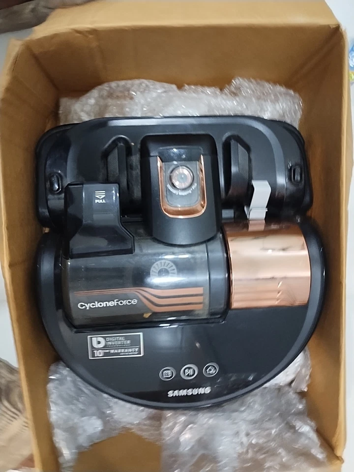 Samsung CycloneForce Digital Inverter Robot Vacuum Cleaner SR2AJ9250W - Image 1 of 1