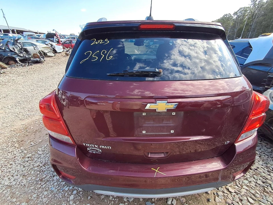 Used Deck Lid fits: 2017 Chevrolet Trax privacy tint opt AKO w/rear view camera Foto 1 de 4