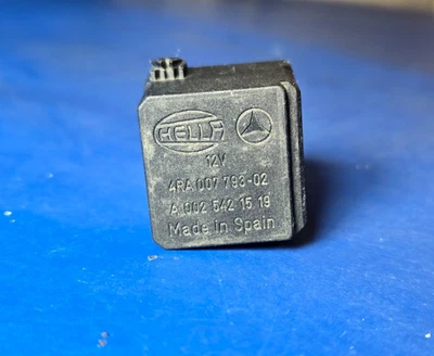 Mercedes-Benz ML320 W163 2010-2025 relé multiusos Hella A0025421519 OEM Foto 1 de 4