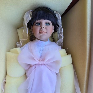 Bambola di porcellana Fayzah Spanos "Flight Of Fancy" #018/200 2002 - Foto 1 di 4