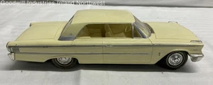 Coche de fricción inferior tornillo beige 1/25 promoción concesionario Ford Galaxie 63 promoción concesionario - Imagen 1 de 5