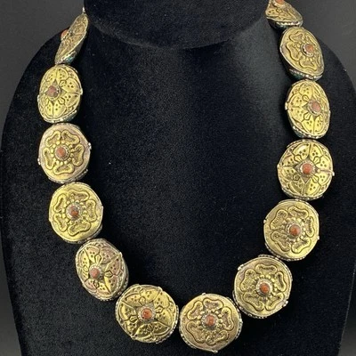 Impresionantes cuentas tradicionales tibetanas talladas a mano con forma de flor clásica Foto 1 de 4